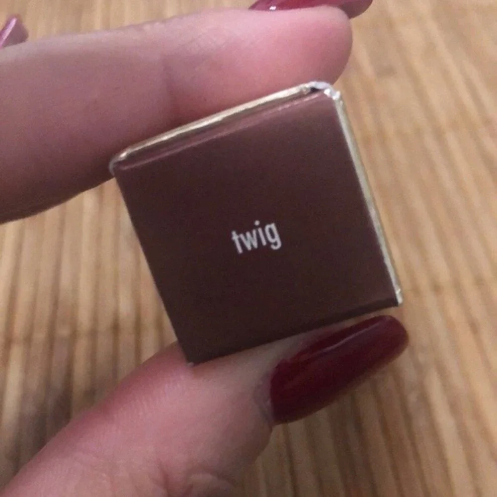 Stila New Shimmer & Glow Long Wearing Liquid Eyeshadow Twig